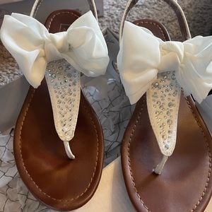 Material Girl White Bling Sandals Women’s 7 1/2 bows. Flat flip flops